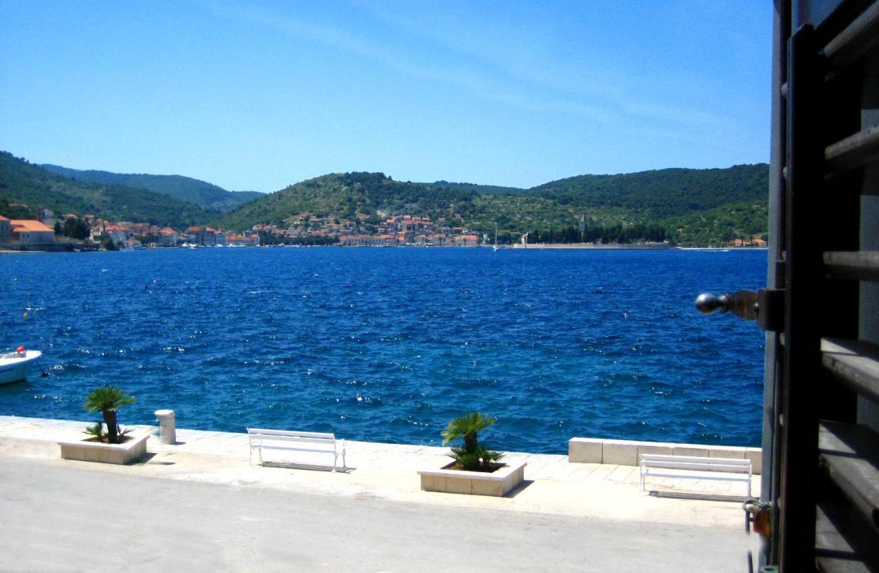 Apartman Uz More Vis Buitenkant foto
