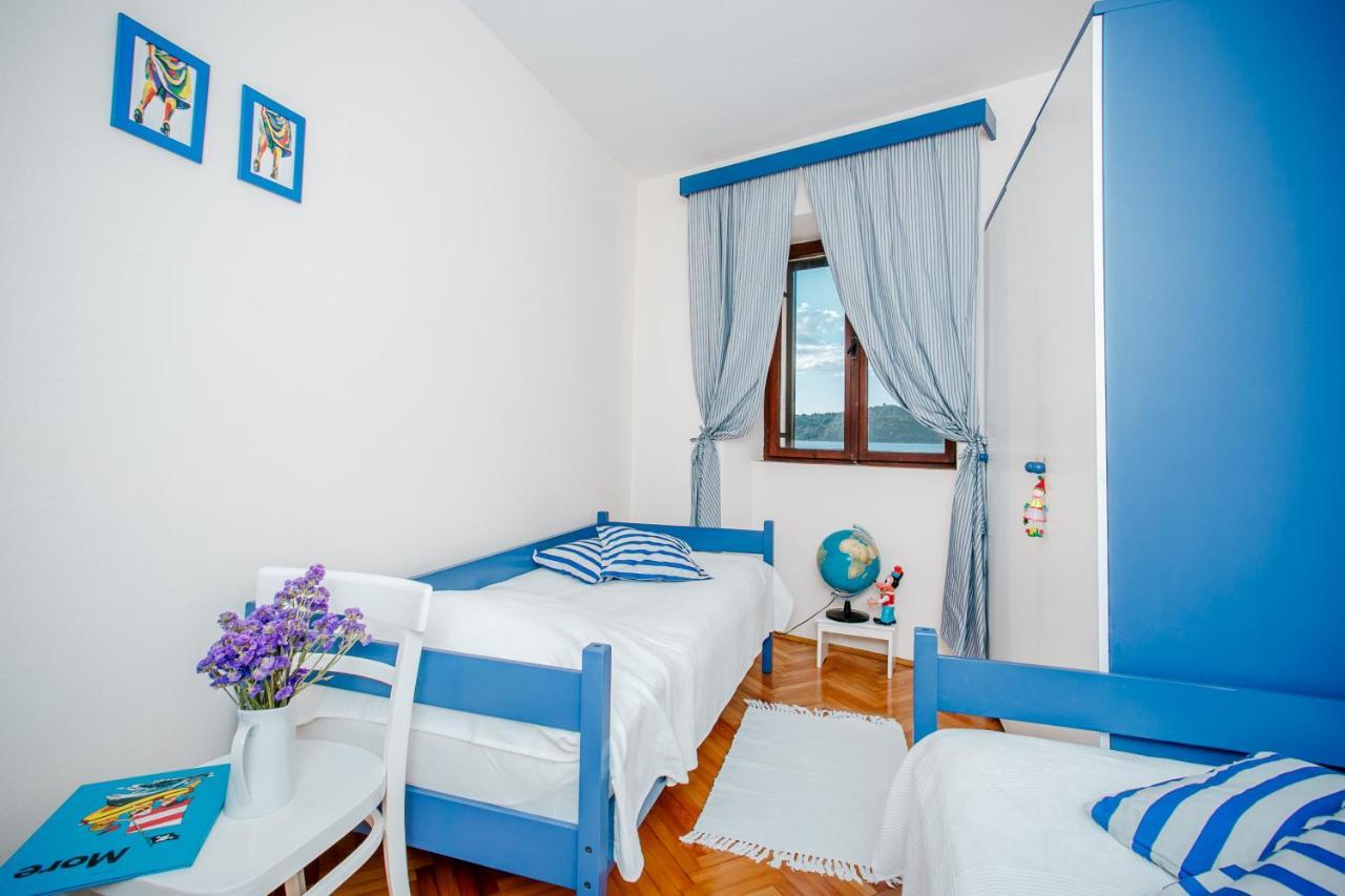 Apartman Uz More Vis Buitenkant foto