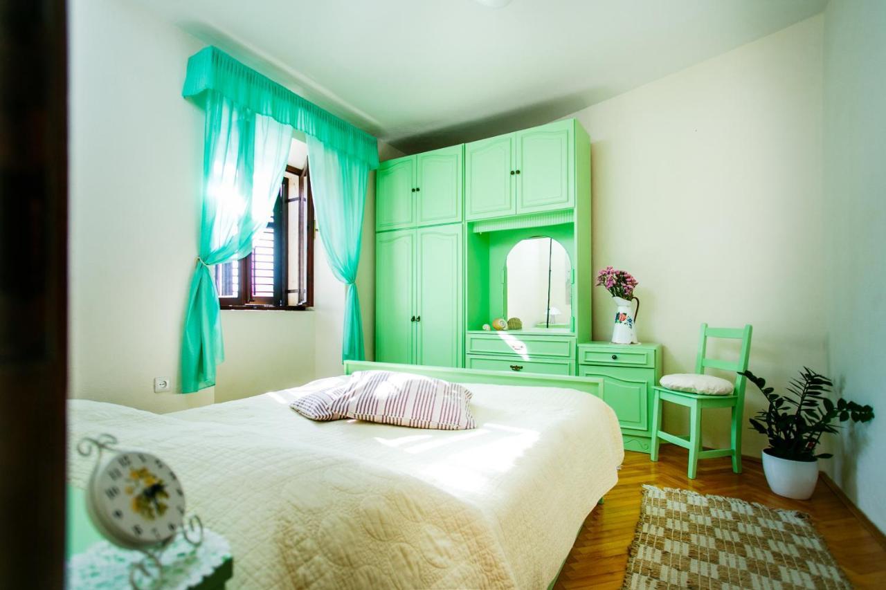 Apartman Uz More Vis Buitenkant foto
